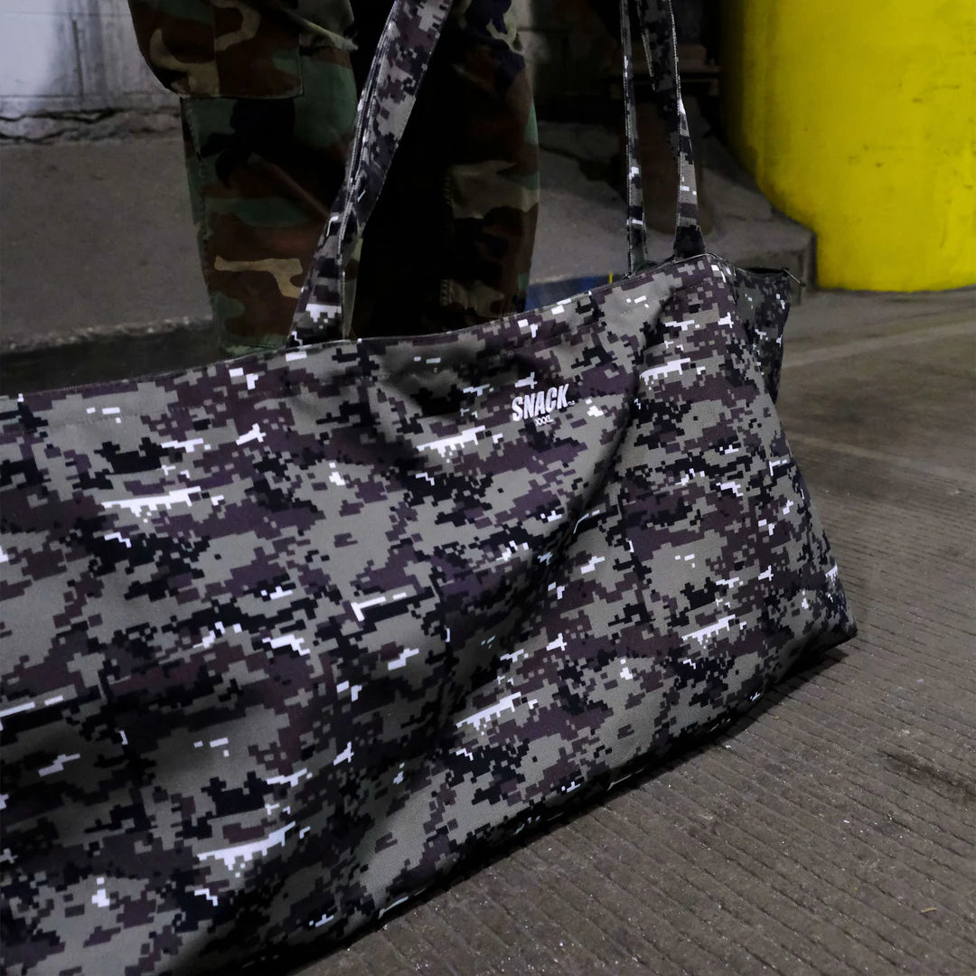 Snack XXXL SKATEBOARD TOTE BAG - DIGI CAMO