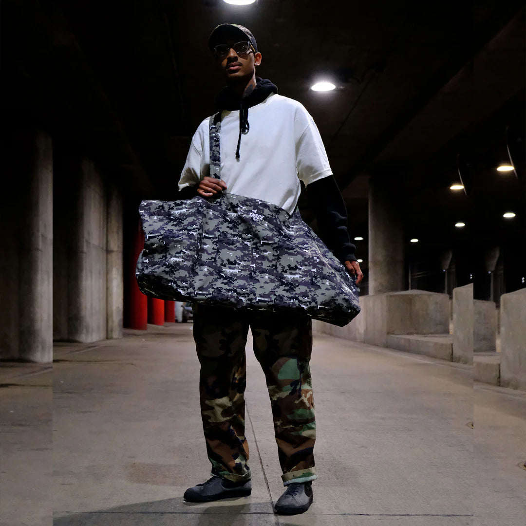 Snack XXXL SKATEBOARD TOTE BAG - DIGI CAMO